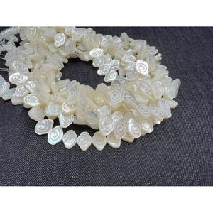 Cuentas de Coral Blanco en Forma de Flor para la Elaboración de Joyería - Product Image 3