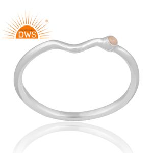 Nuevas llegadas Anillo de ópalo etíope natural de plata esterlina Diseño personalizado Proveedor de joyas Colección delicada - Product Image 1