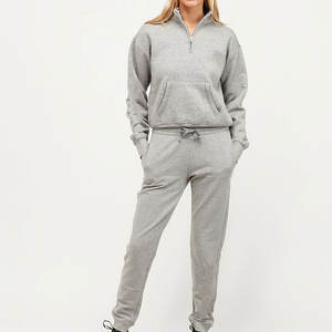 Conjuntos de sudadera con capucha y cremallera personalizados para mujer, con parche bordado, de invierno, lisos, para fitness, con top corto - Product Image 1