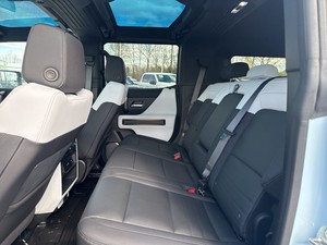 OFERTA IMPERDIBLE 2024 G-M-C HU-MM-ER E-V S-U-V 3-X con Transmisión Automática Panorámica Abierta - Product Image 3