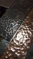 Panneau décoratif en cuivre et acier inoxydable à texture martelée antique personnalisé, fabrication de tôle avec bracelet en forme d'enclume