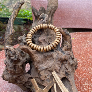 Bracelets extensibles en perles de bois naturel de fabrication vietnamienne bijoux élastiques en perles de bois d'agar - Product Image 6