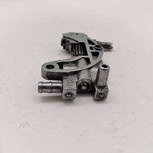 مضخة زيت معدنية للمنشار الآلي التي يعمل بالبنزين من UM، متوافقة مع موديلات 4500/5200/5800/45CC/52CC - Product Image 3