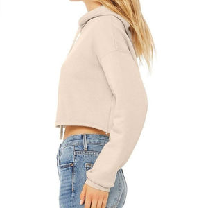 Conjunto de pantalones cortos con capucha y Top corto de manga larga para mujer personalizado, ropa de calle de invierno a la moda con técnicas bordadas - Product Image 4