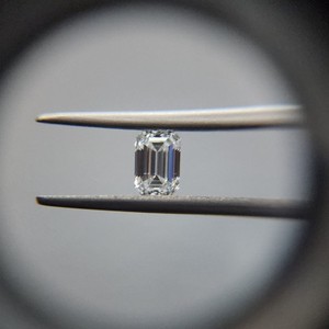 เพชรทรงแฟนซีคุณภาพสูง ผลิตในห้องปฏิบัติการ ได้รับการรับรองความใสระดับ VS2 สำหรับเพชรทรงเหลี่ยมมรกตสีขาวคุณภาพเยี่ยม - Product Image 6