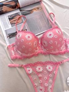 Ensemble de soutien-gorge à armatures brodé de fleurs romantiques avec culotte string push-up à bonnets couvrants pour femme, couleur bleue, fabriqué en Turquie op170 - Product Image 6