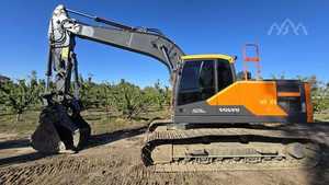 Offre d'enchères très demandée pour une pelle sur chenilles EC220EL 2022 avec une charge utile de 55 000 lb et un pince hydraulique - Product Image 2