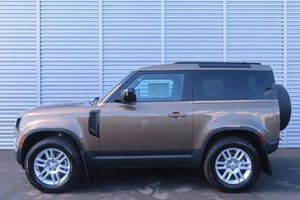 Land Rover Defender 90 S 2023 d'occasion en excellent état, conduite à gauche, sièges en cuir, pneus R19, automatique, galerie de toit métallique - Product Image 4