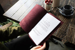 Couverture de menu de restaurant de taille A4 personnalisée LMC-0072 de logo estampé à chaud en or - Product Image 5