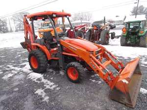 Tractor Kubota M7060 Usado con Cargador Frontal, Motor Diésel de 75HP de Potencia Nominal, Mini Tractor para Industrias Minoristas, Listo para Envío - Product Image 2
