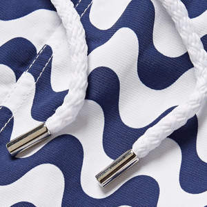 Bañador con estampado personalizado para hombre, pantalones cortos de playa reciclados, patrón bordado, traje de baño informal, pantalones cortos de tabla - Product Image 4