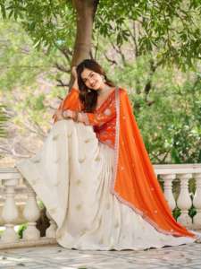 Vestido con cuello en V Star Pure Chinon con bordado pesado Patrón de estampado sólido Método de tejido Lindo vestido lavable de verano - Product Image 3