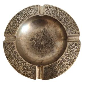 Cendrier en laiton massif de qualité supérieure, design floral gravé de luxe, artisanat indien en métal, décoration d'intérieur, cadeau à prix abordable - Product Image 1