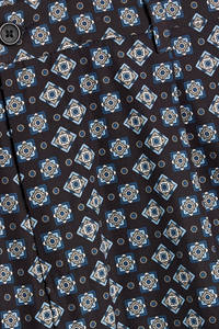 Pantalones cortos estampados negros con estilo para hombre con un ajuste relajado emparejado con camiseta blanca clásica para ropa de calle de verano sin esfuerzo - Product Image 4