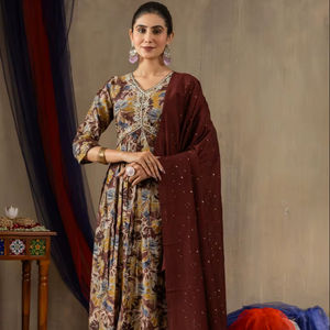 Ensemble Kurti Pantalon Dupatta à imprimé floral pour femmes, en coton brun, vêtements ethniques, costume de fête pour femmes - Product Image 1