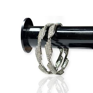 Brazaletes Geométricos de Lujo Plateados con Perla de Corte Esmeralda y Cristales de Alto Brillo para Aniversario - Product Image 6