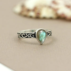 Bague en labradorite au design classique, forme poire 6x9mm, argent sterling 925, pierre précieuse artisanale, bijou minimaliste, bohème - Product Image 2