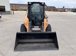 Chargeuse compacte sur pneus CASE SR210 haute puissance 4x4, chargeuse diesel compacte pour travaux de construction et agricoles - Product Image 3