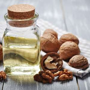 Huile de noix 100% pure naturelle végane pressée à froid, huile essentielle biologique de qualité supérieure pour la cuisine, les salades, les soins des cheveux et de la peau - Product Image 1