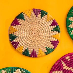 Superbe plaque murale décorative en herbe Moonj à motifs violets et jaunes avec un design central complexe, disponible en gros - Product Image 3