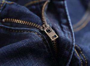 Short en jean de haute qualité pour hommes sur mesure respirant en détresse déchiré Denim taille moyenne conception pour l'été - Product Image 4