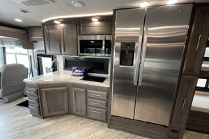ผู้จำหน่ายรถบ้านมือสอง Jayco Precept Class A ปี 2025 รุ่น 36C พร้อมเครื่องยนต์แก๊สสำหรับขาย - Product Image 6