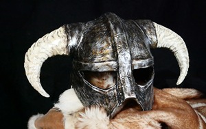 Casco de cuerno vikingo medieval Diy con hoja de acero de alto carbono traje griego usable personalizable OEM para acampar - Product Image 4