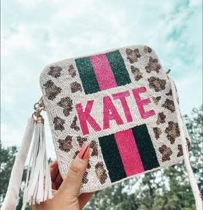 Porte-monnaie brodé au design moderne pour jeunes femmes - Product Image 5