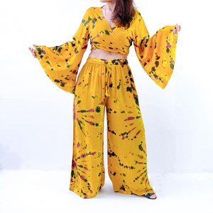Ensemble jupe longue évasée style bohème avec haut à volants et imprimé floral, tenue féerique années 70, mode hippie - Product Image 5