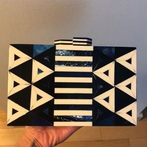 Pochettes en résine sur mesure avec poignées décoratives ouvertes en laiton et fermeture à glissière magasin d'accessoires de mode revente - Product Image 3