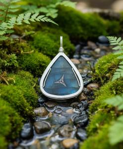 Pendentif tendance en argent tibétain et labradorite naturelle, style punk chrétien, pour femme - Product Image 3