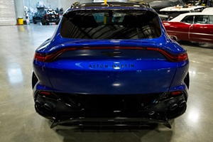 Asstoon Martin DBX 707 2023, Gasolina, Bajo Kilometraje - Product Image 2