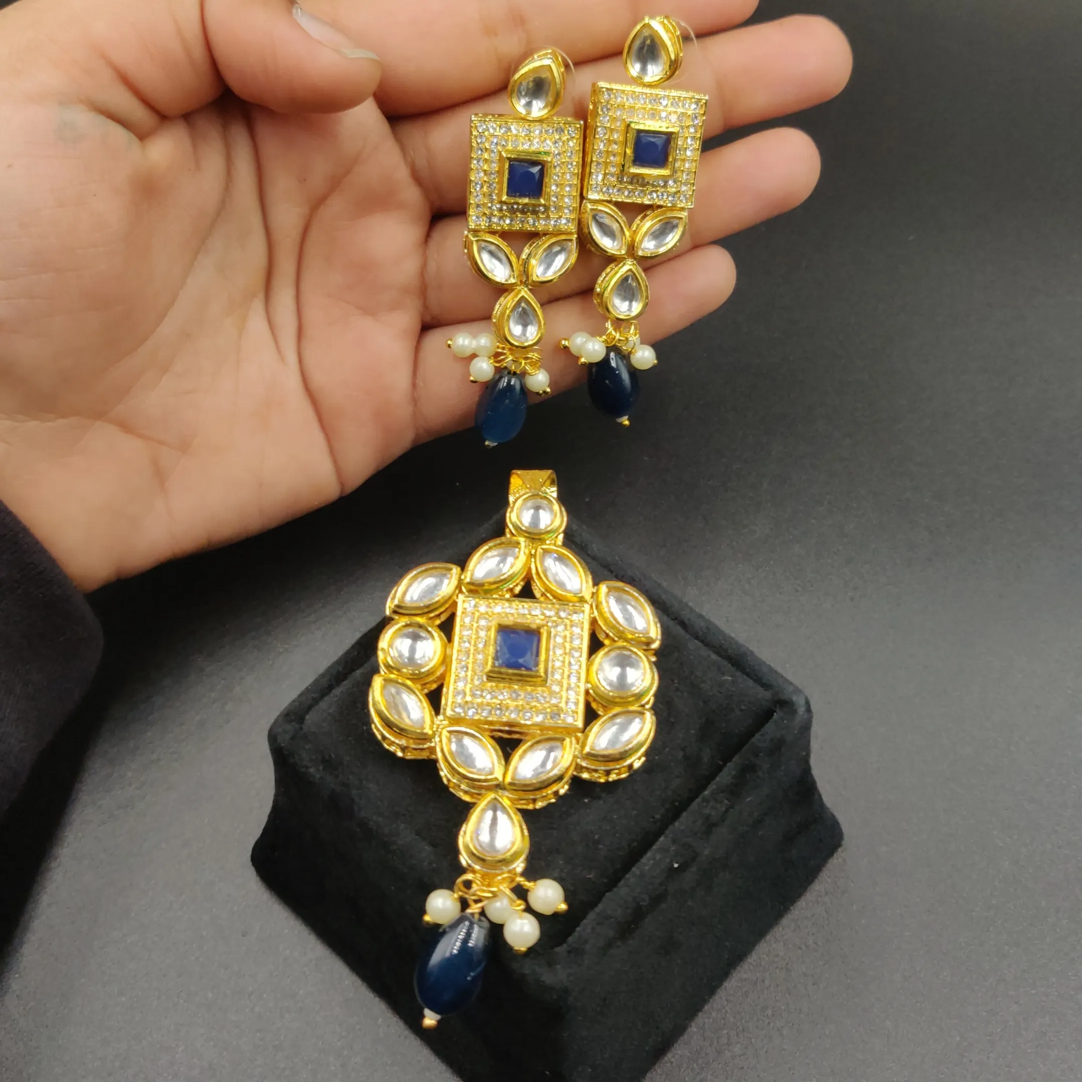 Indian Kundan Brass Fashion Jewelry Pendant Set con diseño geométrico y Perla Trendy Bollywood Style para niñas al por mayor
