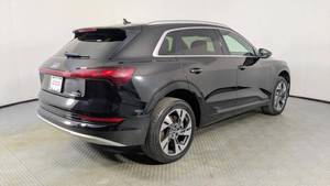 Audi e-tron quattro Premium Plus AWD 2022, SUV 4 portes, occasion, à vendre - Product Image 4