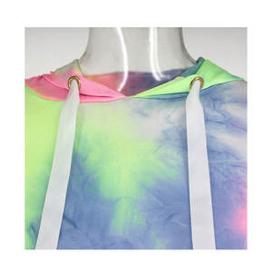 Ensemble de survêtement tie-dye pour femmes 2026, vente en gros, sweat-shirt à capuche court et short taille haute, tenue décontractée streetwear en deux pièces - Product Image 5