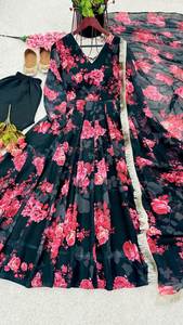 Summer Comfort Gorgeous Pattern Hot Black floral impreso Georgette Long Maxi Dress con Dupatta a precio mayorista - Product Image 6