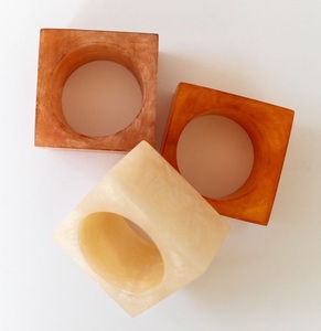 Rond de serviette en résine et bois Rond de serviette en bois personnalisé Vaisselle Produit antique pour la maison Fabriqué en Inde - Product Image 1