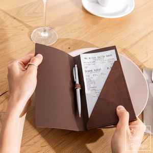 Carpeta de facturas de cuero genuino hecha a mano con logotipo personalizado al por mayor con soporte para recibos y talonario de cheques, al por mayor - Product Image 4