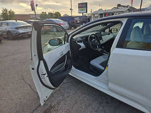 Auto Usado de Calidad a Precio Accesible, Toyota Corolla Hatchback X-SE 2020, Volante a la Izquierda - Product Image 2