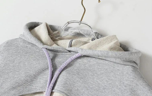 เสื้อมีฮู้ดแบบสวมหัวผ้าฟลีซกันหนาวของผู้หญิงแฟชั่นแบบกำหนดเองระบายอากาศได้ดีมีขนาดพิเศษเป็นมิตรต่อสิ่งแวดล้อม - Product Image 4