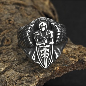 Anillos de Moda para Hombre Yunnique, Joyería de Acero de Titanio al por Mayor, Anillos Personalizados con Alas de Ángel y Espada, Acero Inoxidable - Product Image 4