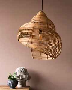 Lampe à suspension en bambou faite à la main écologique Décorations intérieures modernes avec un design élégant en bambou durable - Product Image 3