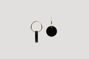 Boucles d'oreilles créoles en résine en forme de goutte d'eau, couleur noire, plaqué or, bijoux classiques et élégants pour femmes, cadeaux d'anniversaire et de fête pour femme - Product Image 3