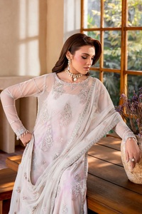 Trajes elegantes de invierno para mujer de la última colección bordados Shalwar Kameez en ropa de tela de Red India y pakistaní - Product Image 5