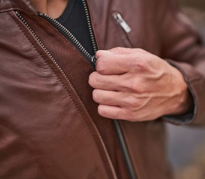 Veste en cuir personnalisable pour hommes avec tissu en toile à capuche respirante et à séchage rapide pour hommes - Product Image 6