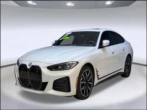 TENDANCES DU MOMENT! Voiture personnelle d'occasion 2024 i4 eDrive40 GranCoupe RWD 31kWh SUV - Product Image 1