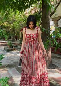 Ensemble Kurtis pour femmes en rayonne lourde de créateur élégant et exquis avec quatre détails de travail imprimés sur les côtés pour une tenue de festival parfaite - Product Image 2