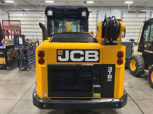 รถตักล้อยาง JCB 3TS-8W ปี 2025 แบบเคลื่อนที่ด้วยสายพานตีนตะขาบ ใช้เครื่องยนต์เบนซิน  ประสิทธิภาพสูง  กำลัง 92 กิโลวัตต์ พร้อมปั๊มและเกียร์บ็อกซ์ประสิทธิภาพสูง - Product Image 4