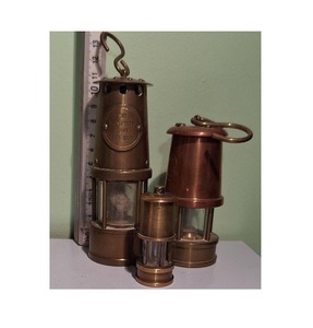 Lampe de mineur en laiton de qualité supérieure faite à la main avec soin, idéale pour les maisons de campagne, les espaces vintage et les décorations d'événements historiques - Product Image 1
