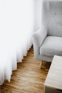 Cortinas Plisadas Onduladas de Poliéster Blanco de Calidad de Exportación, Ligeras, de Longitud Completa, Diseño Minimalista, Protección Solar - Product Image 4